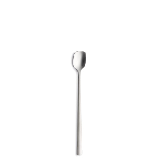 Metalllöffel auf weißem Hintergrund