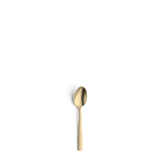 Goldene Löffel auf weißem Hintergrund