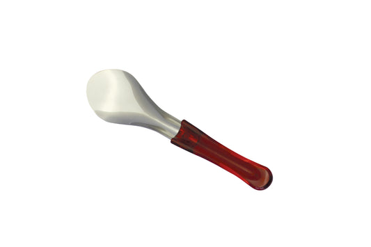 Eisportionierer mit rotem Griff.