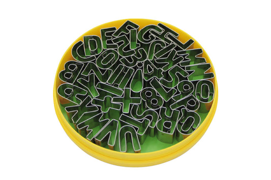 Buchstaben-Ausstechformen in Box.