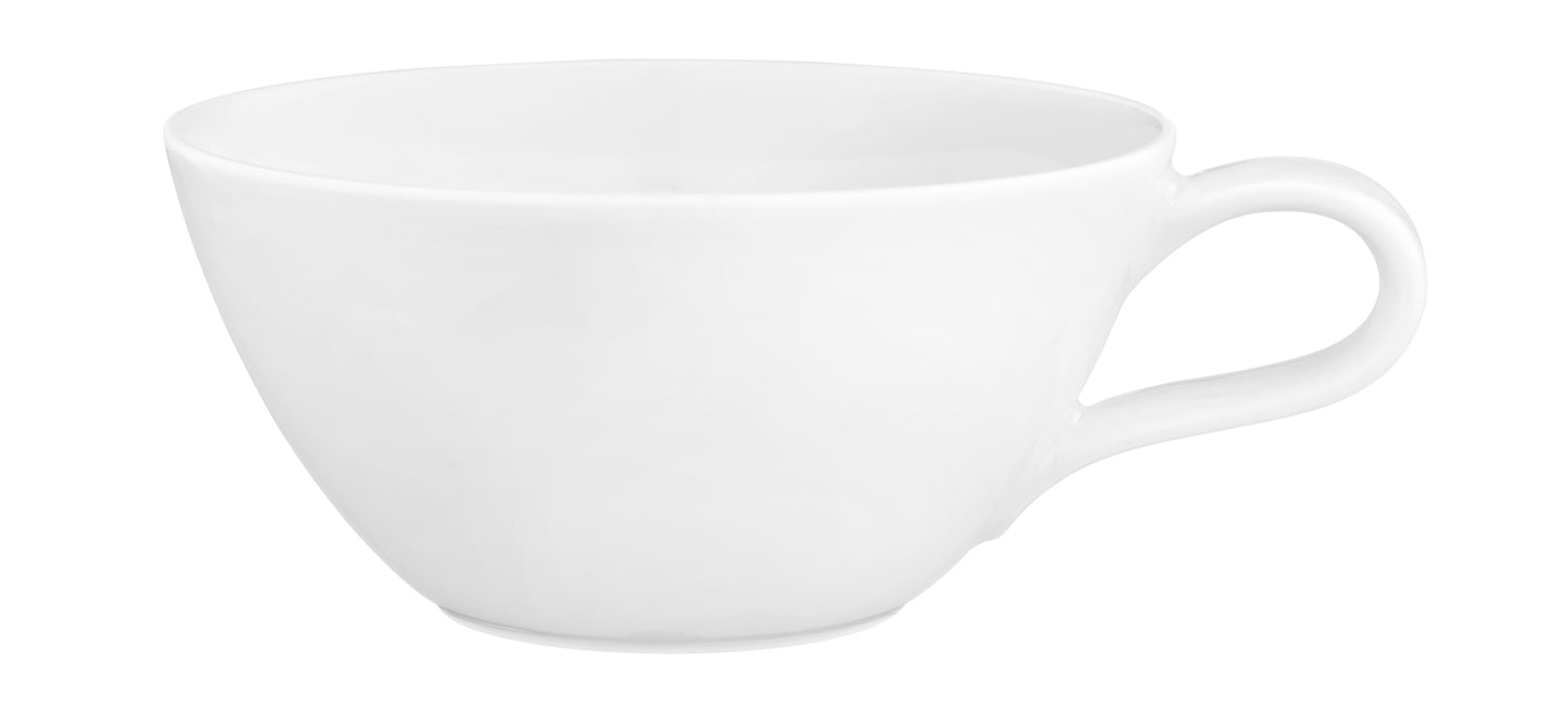 Weiße Porzellantasse mit Henkel