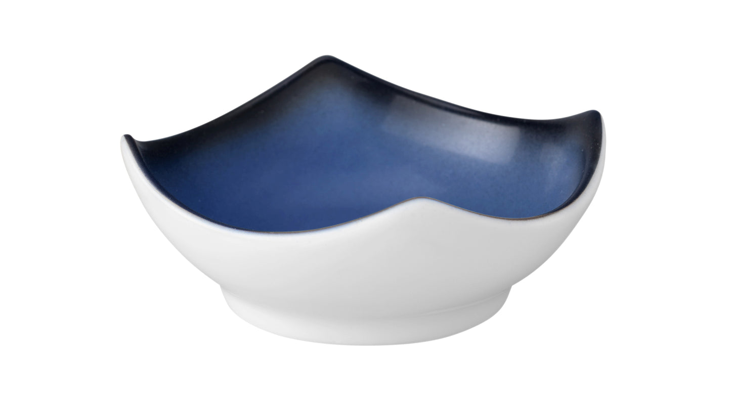 Weiße Schale mit blauem Innenrand