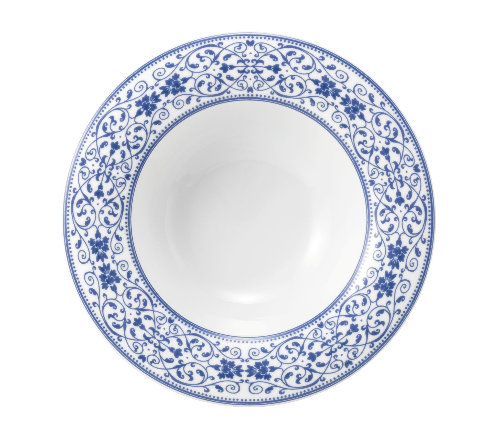 Tieferteller mit blauem Muster.