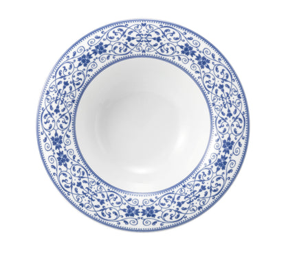 Tieferteller mit blauem Muster.