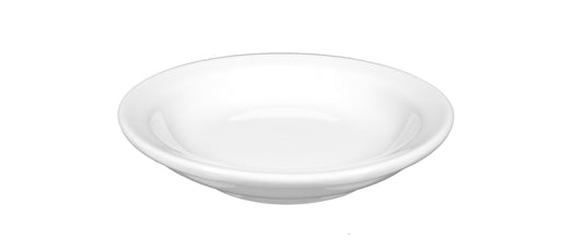 Weiße Porzellanschale auf weißem Hintergrund.