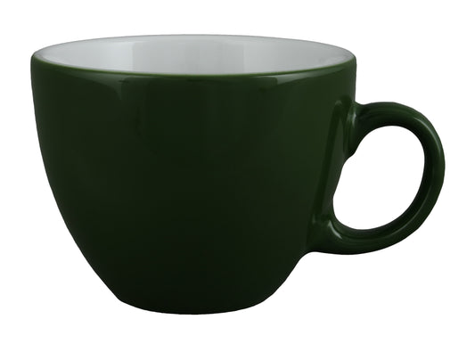 Grüne Kaffeetasse auf weißem Hintergrund.