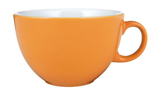 Orange Tasse, weiß innen, leer.