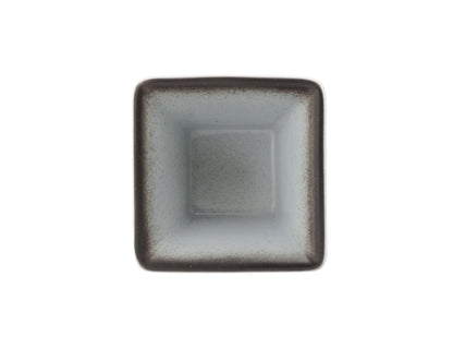 Weiße Servierschale mit Metallinnenfläche