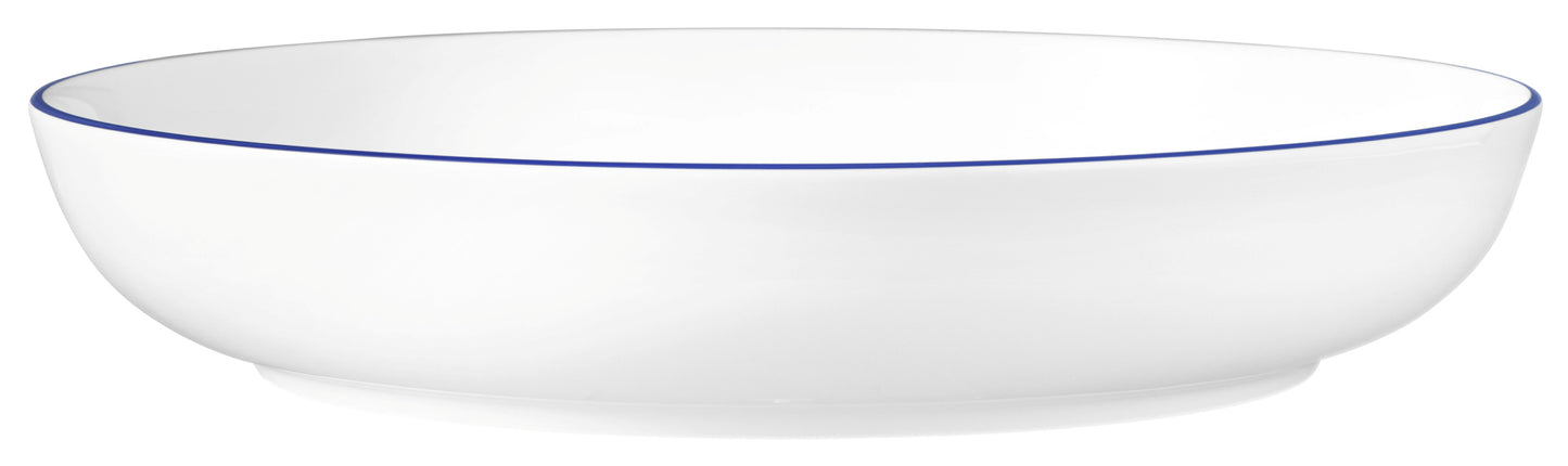 Weiße Schale mit blauem Rand.