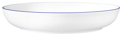 Weiße Schale mit blauem Rand.