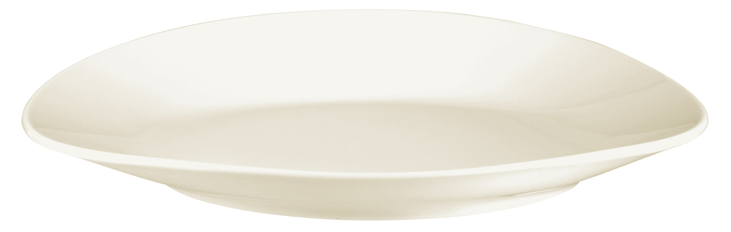 Leerer weißer Porzellanteller, Gastronomie.