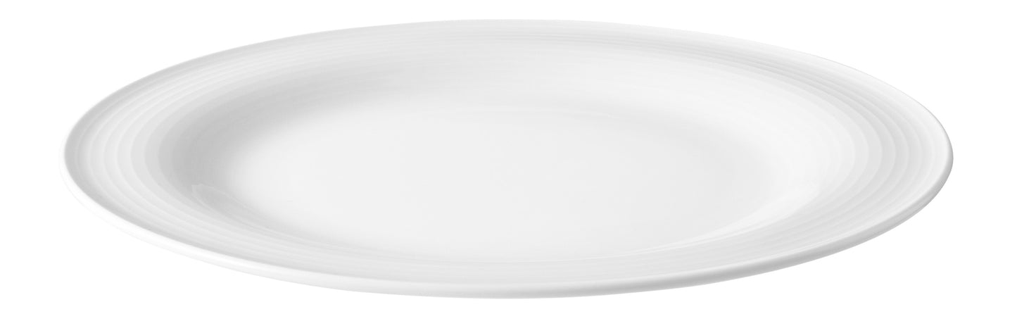 Leere weiße Teller für Gastronomie