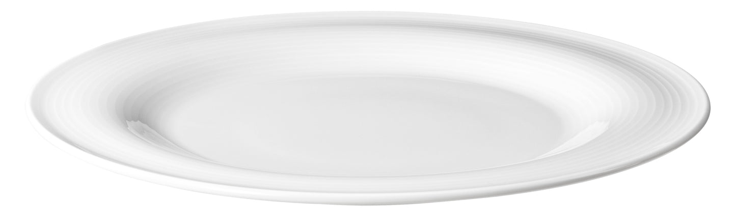 Leere weiße Teller für Gastronomie