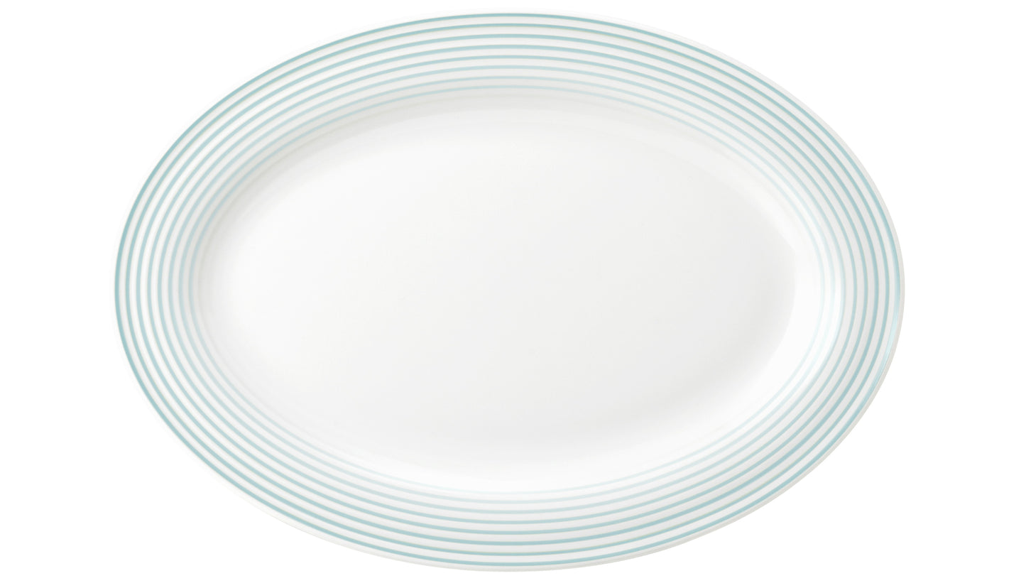 Weiße Platte mit blauen Ringen