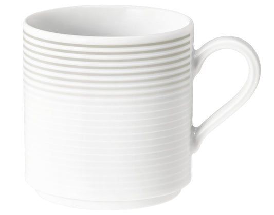 Weiße Kaffeetasse mit Rillenmuster