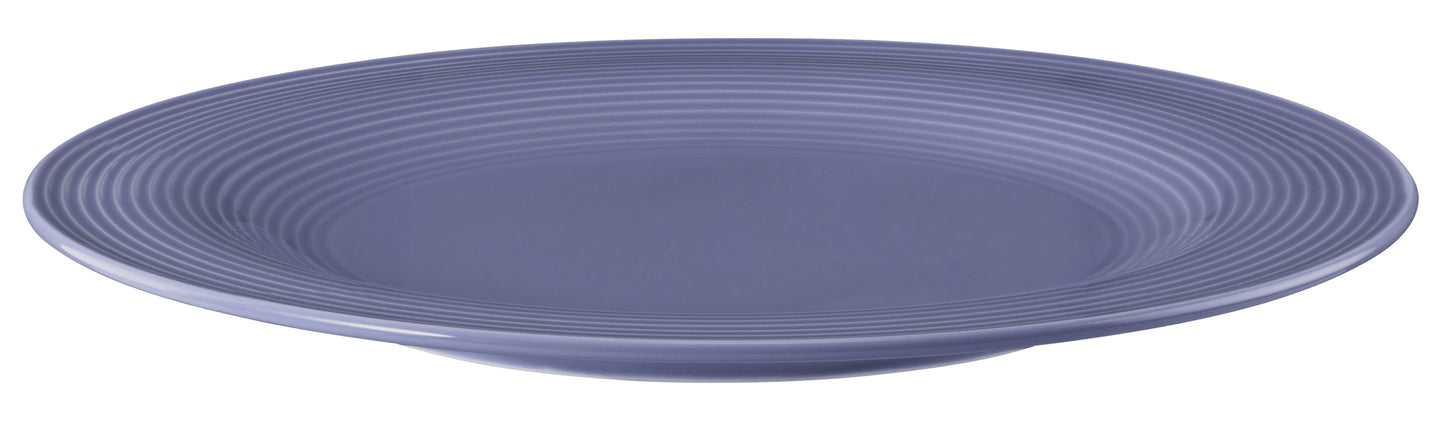 Leere blaue Teller für Gastronomie