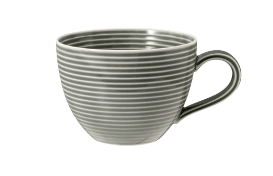 Graue Tasse mit Rillenstruktur