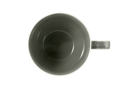 Graue Tasse mit Rillenstruktur