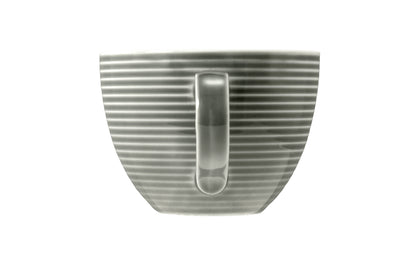 Graue Tasse mit Rillenstruktur