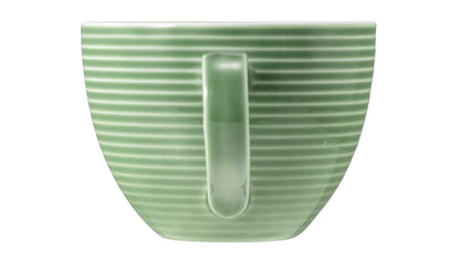 Grüne Tasse mit Rillenmuster