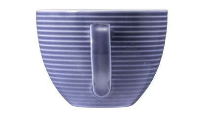 Blaue Kaffeetasse mit Rillenstruktur
