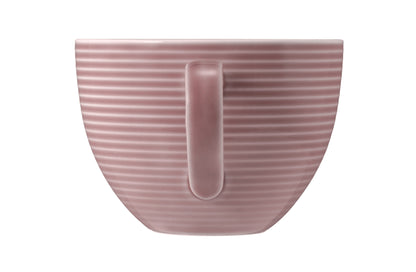 Rosa Kaffeetasse mit Rillenstruktur