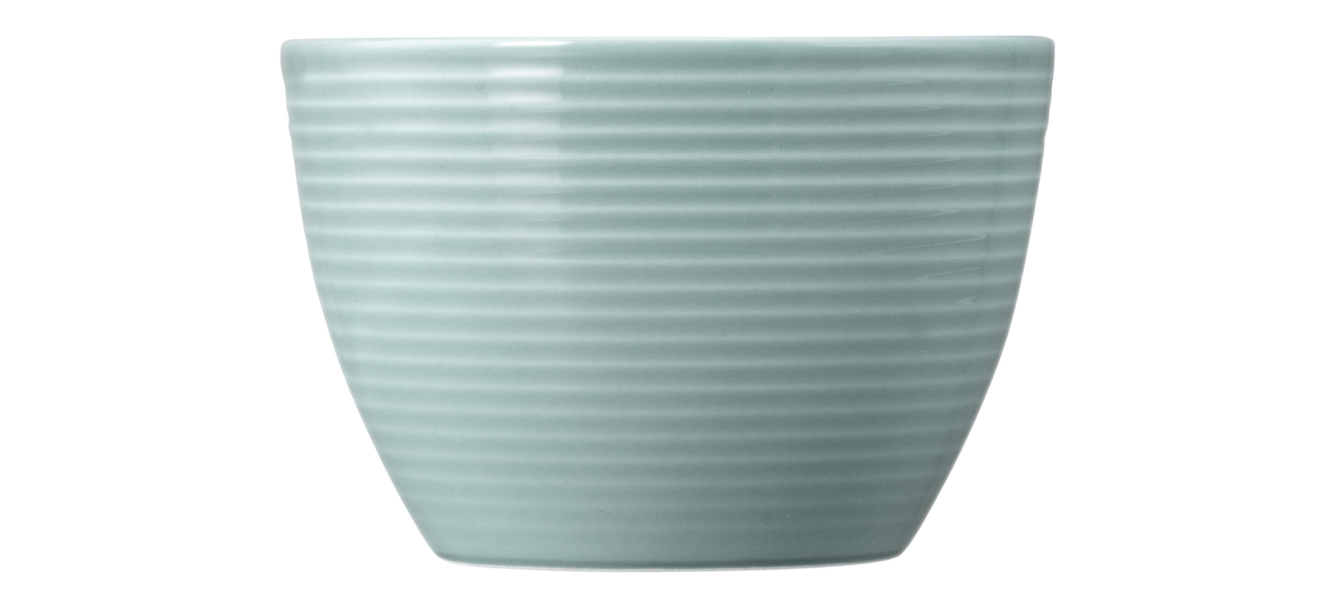 Blaue Keramikschale mit Wasser