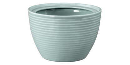 Blaue Keramikschale mit Wasser