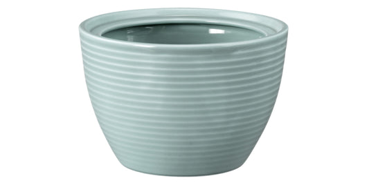Blaue Keramikschale mit Wasser