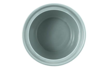 Blaue Keramikschale mit Wasser