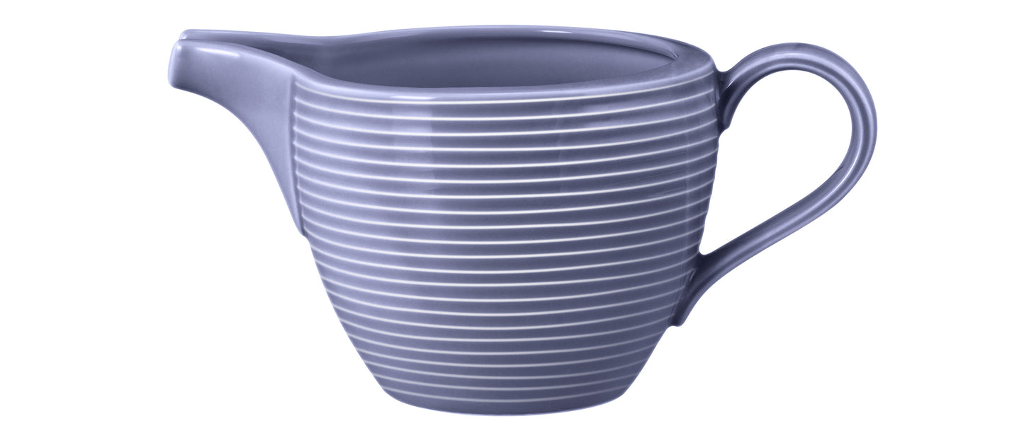 Blauer gerippter Krug mit Henkel