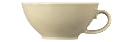Leere Kaffeetasse auf weißem Hintergrund