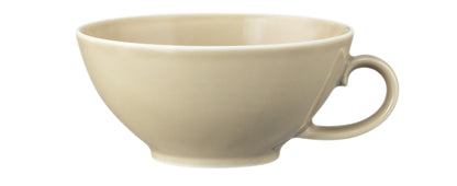 Leere Kaffeetasse auf weißem Hintergrund