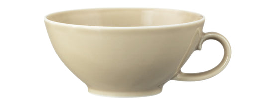 Leere Kaffeetasse auf weißem Hintergrund