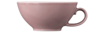 Pink Kaffeetasse auf weißem Hintergrund