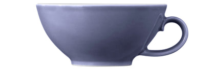 Blaue Kaffeetasse auf weißem Hintergrund
