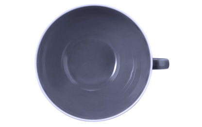Blaue Kaffeetasse auf weißem Hintergrund