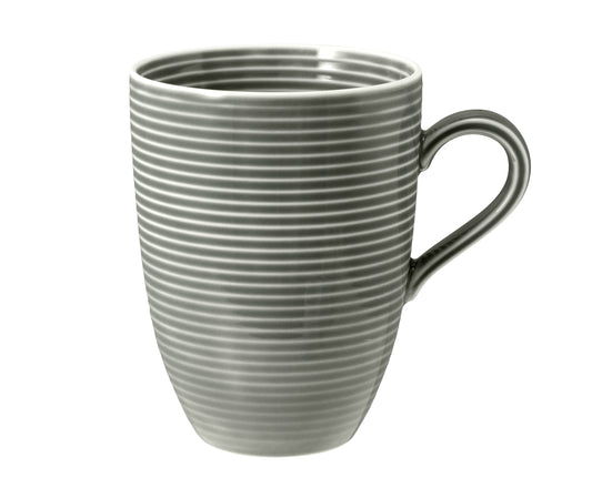 Grauer Kaffeetasse mit Rillenstruktur