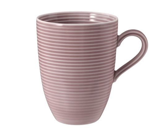 Zwei gestapelte Kaffeetassen, rosa, modern