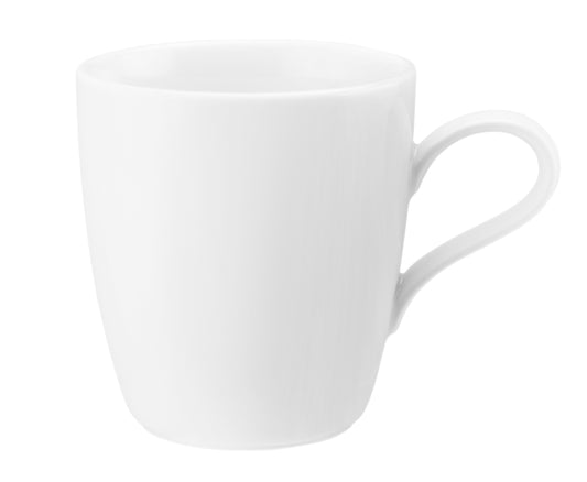 Weiße Tasse, schlichtes Gastronomiegeschirr