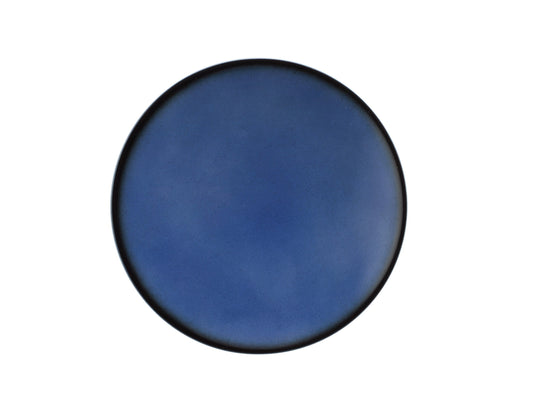 Blaue Suppenschale auf weißem Hintergrund