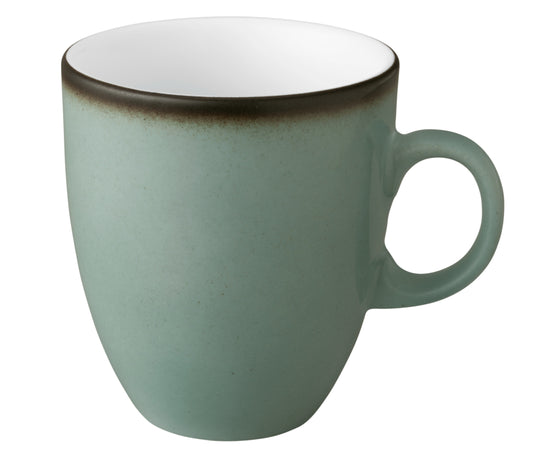 Kaffeetasse auf weißem Hintergrund