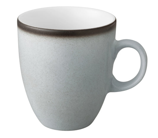 Graue Keramiktasse mit Henkel