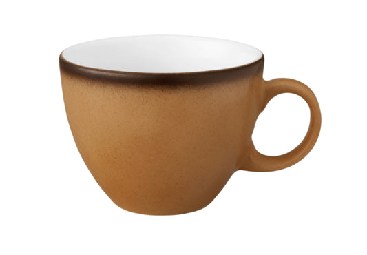 Kaffeetasse auf weißem Hintergrund