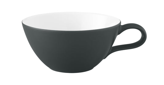 Schwarze Kaffeetasse auf weißem Hintergrund