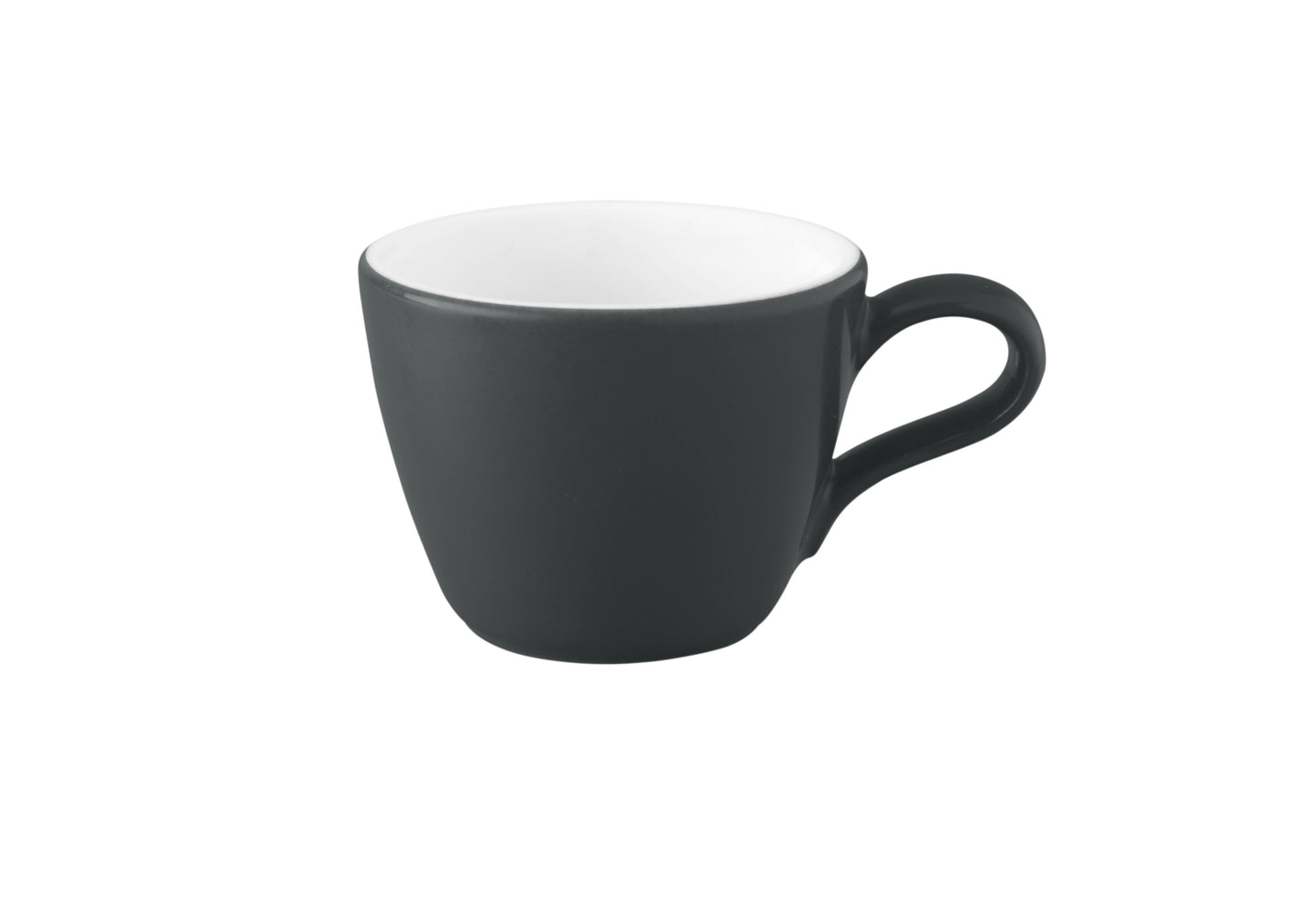 Schwarze Kaffeetasse auf weißem Hintergrund.
