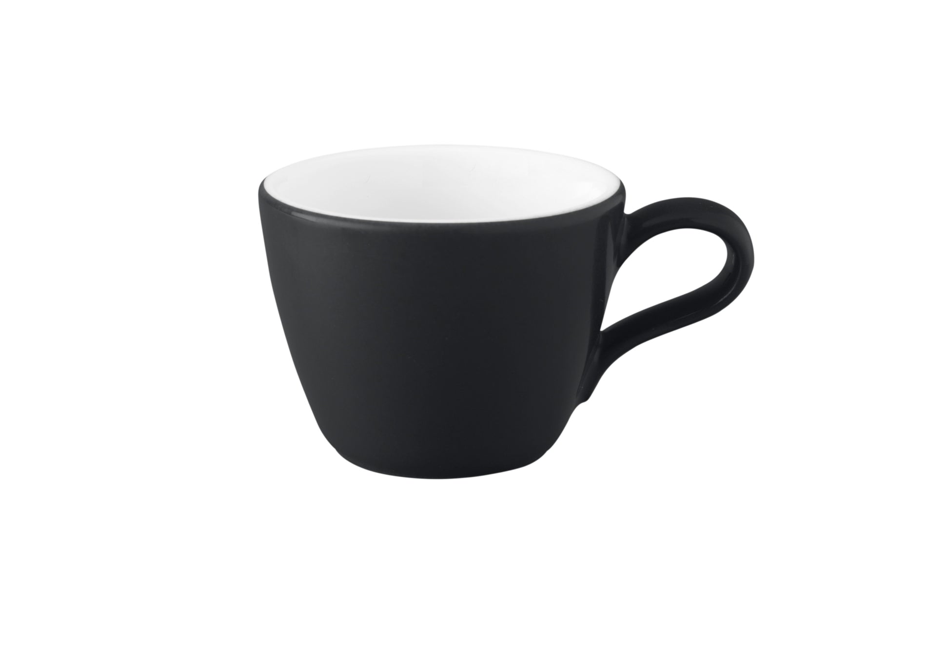 Schwarze Kaffeetasse auf weißem Hintergrund