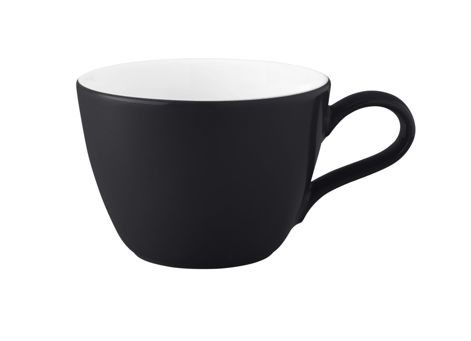 Schwarze Kaffeetasse auf weißem Hintergrund