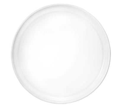 Weiße Porzellanschale, schlicht, leer.