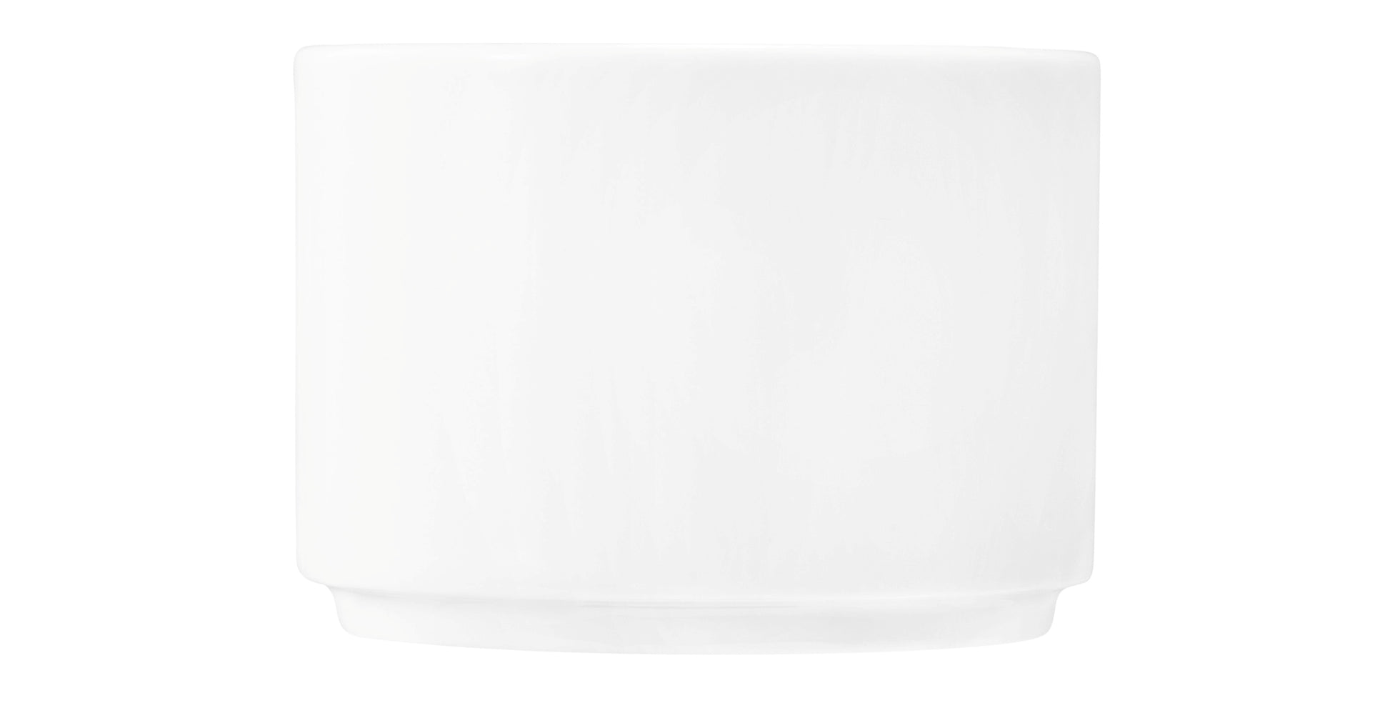 Weiße Tasse auf weißem Hintergrund